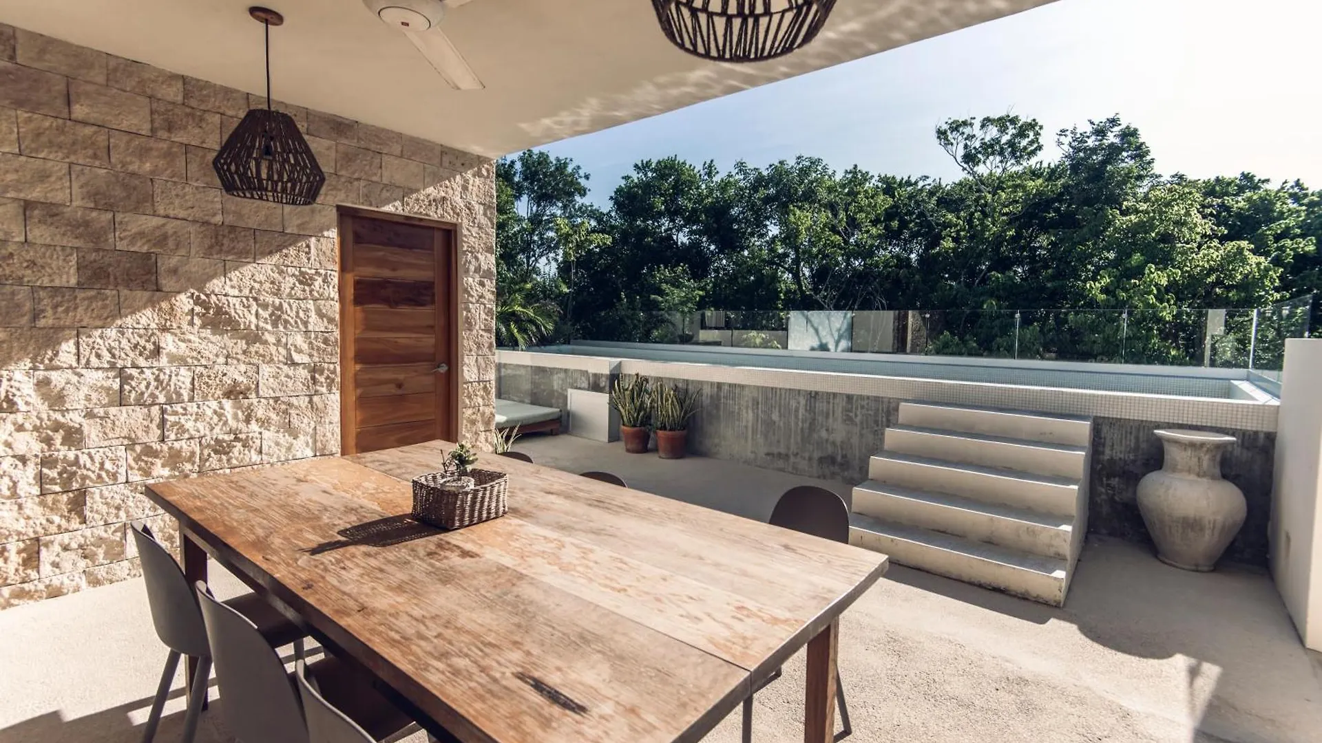 Nomad Humans Coliving Apartments 툴룸