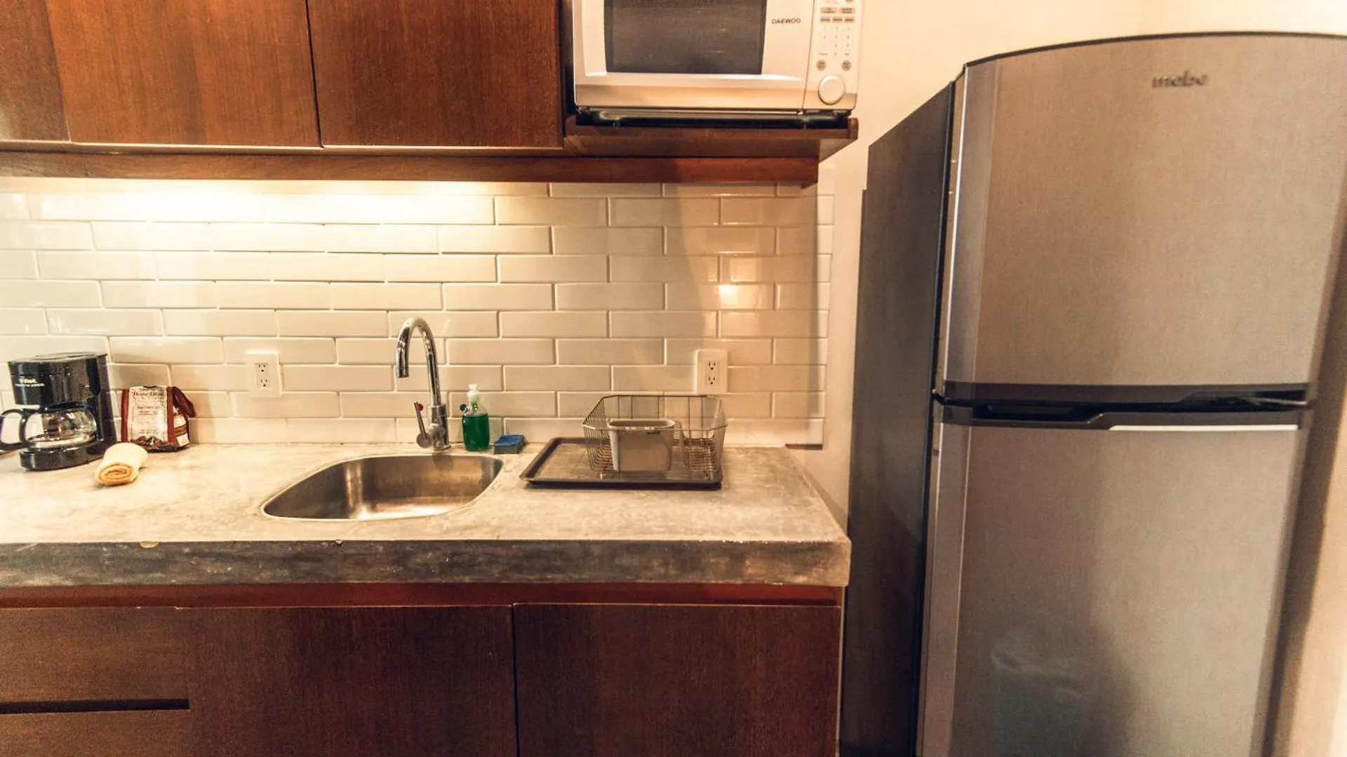 Nomad Humans Coliving Apartments 툴룸