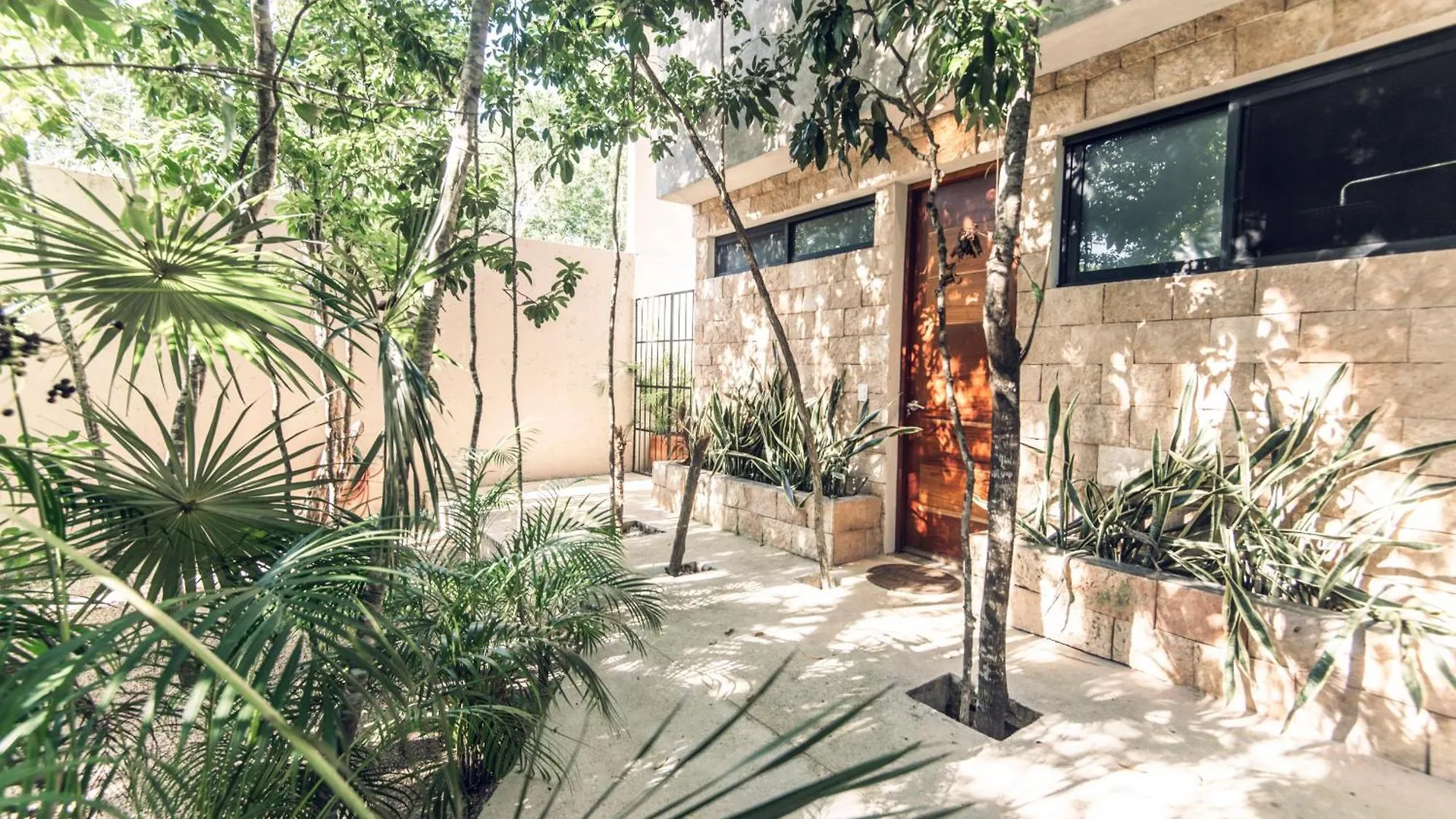 Nomad Humans Coliving Apartments Tulum